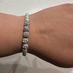 Elegant Pearl and Crystal Bracelet
